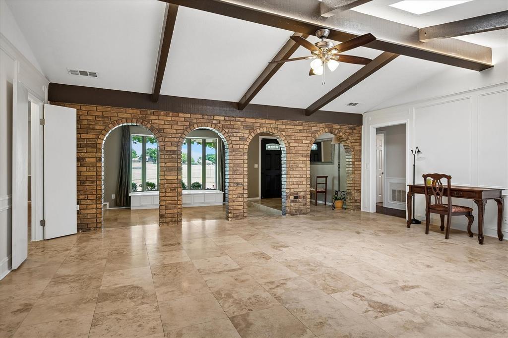 2216 Grandview Drive