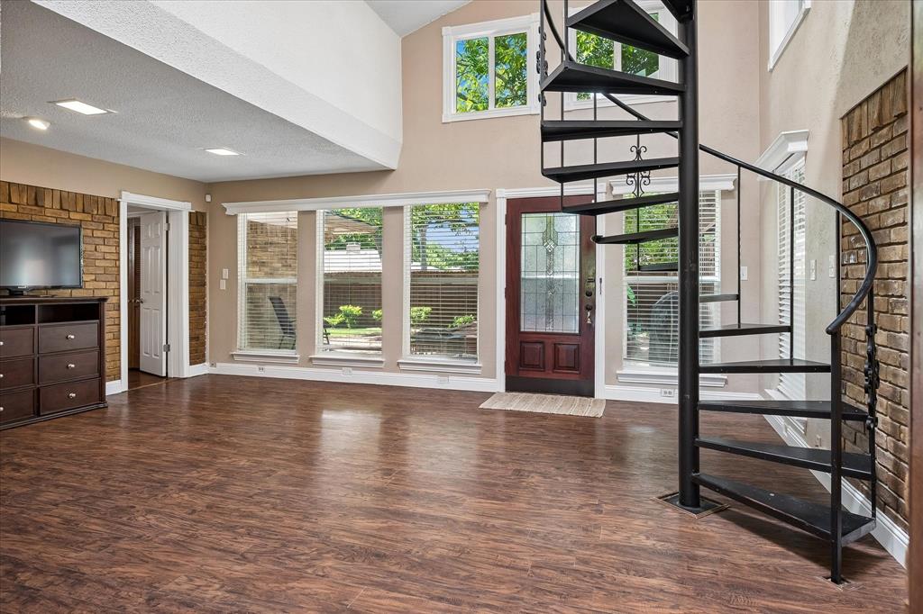 2216 Grandview Drive