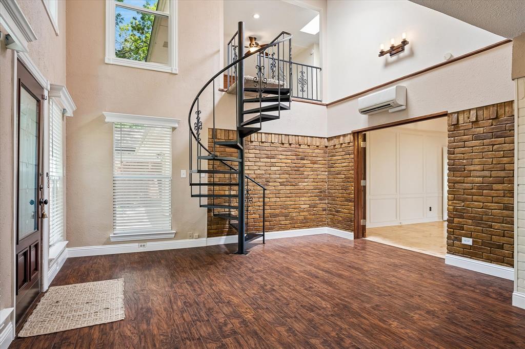 2216 Grandview Drive