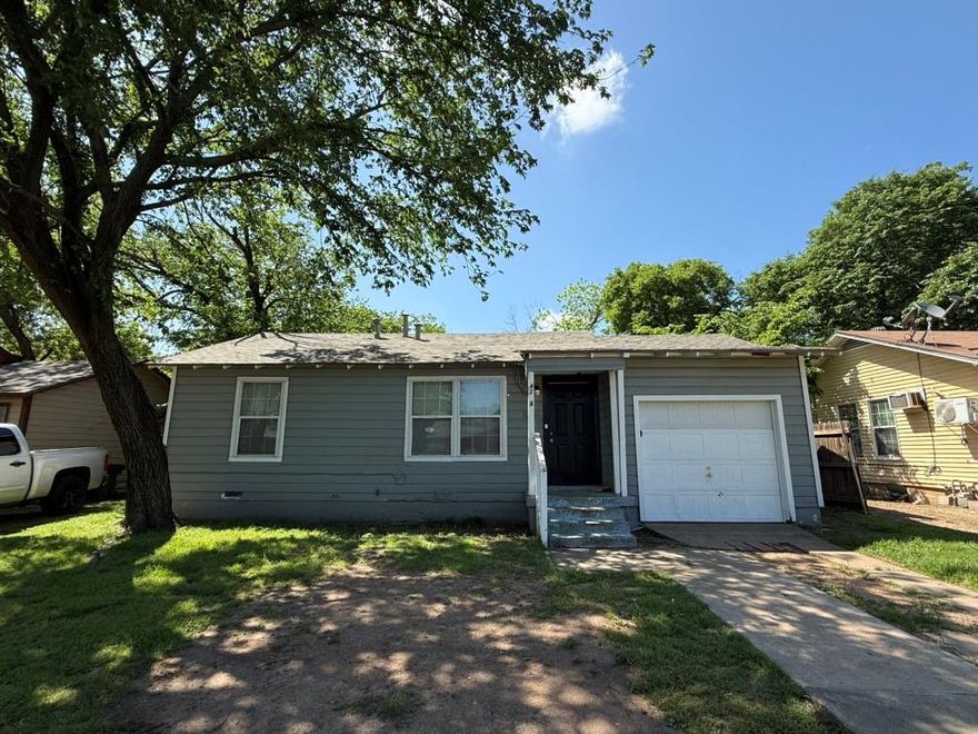 Inside you will find two bedrooms and one bathroom, wood like flooring in kitchen and carpet throughout. Home is conveniently located near downtown Fort Worth. This home is ready and waiting for you to make it yours.
