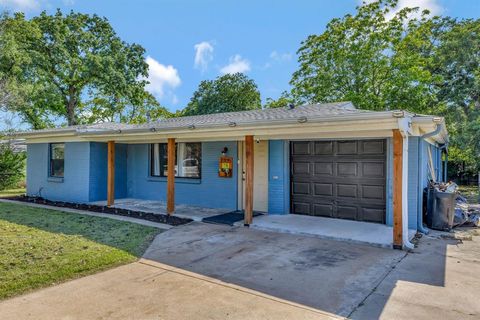 Photo of 3705 Delaware Trail, Lake Worth, TX 76135 (MLS # 21136471)