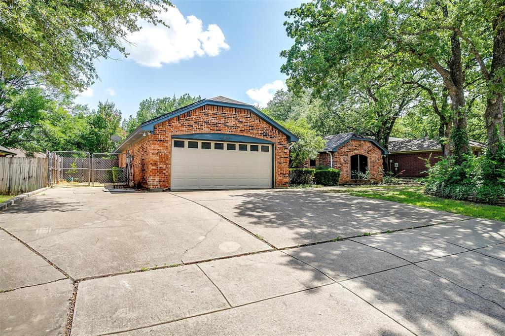 6824 Ridgewood Drive