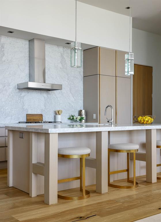 2430 Victory Park Lane 3203