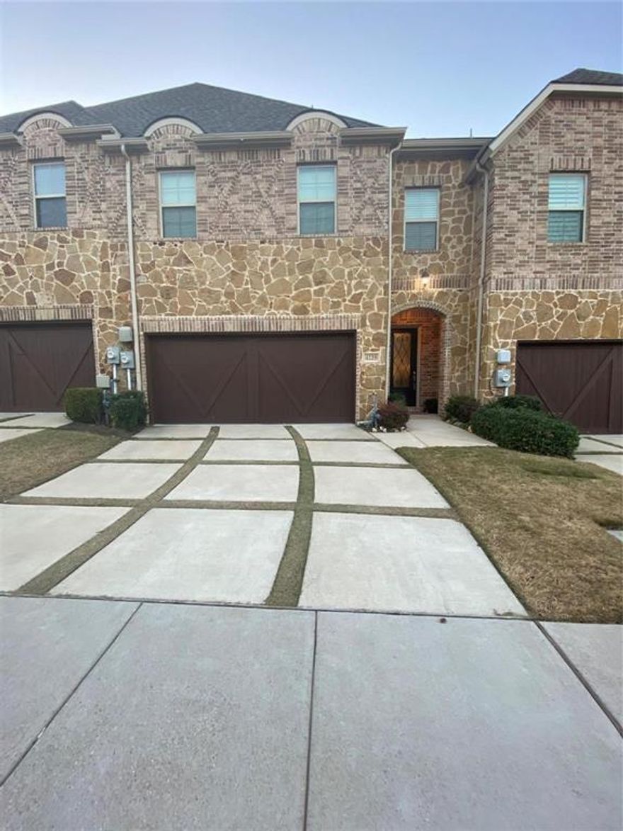 Gorgeous 2 story town home in luxury community!Large entry way flows into living area with hand scraped hardwood floors, and soaring ceilings! Dining room overlooks gorgeous gourmet kitchen with updated appliances!Master suite features large garden tub, walk in closet, accent wall, updated mirror, and separate tiled shower with river rock bottom! Upstairs features two bedrooms, 2.5 baths, large living area overlooking downstairs, and massive covered patio perfect for entertaining guests!Enjoy the amenities with community pool, fitness center, and clubhouse!Convenient location near retail, entertainment, restaurants, hospitals, easy access to freeways! MUST SEE TODAY! Owner will do 2 and 3 year lease...2yr. at $3695 if  3yr lease 1st 2 yrs will be at $3695 and 3rd at $3595.