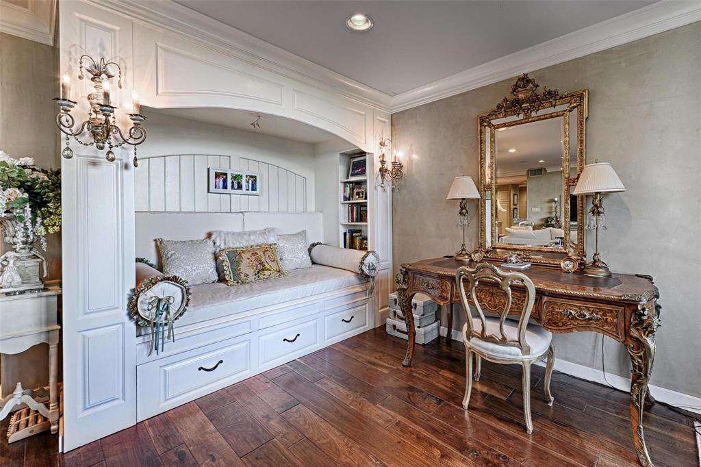 5200 Keller Springs Road 432