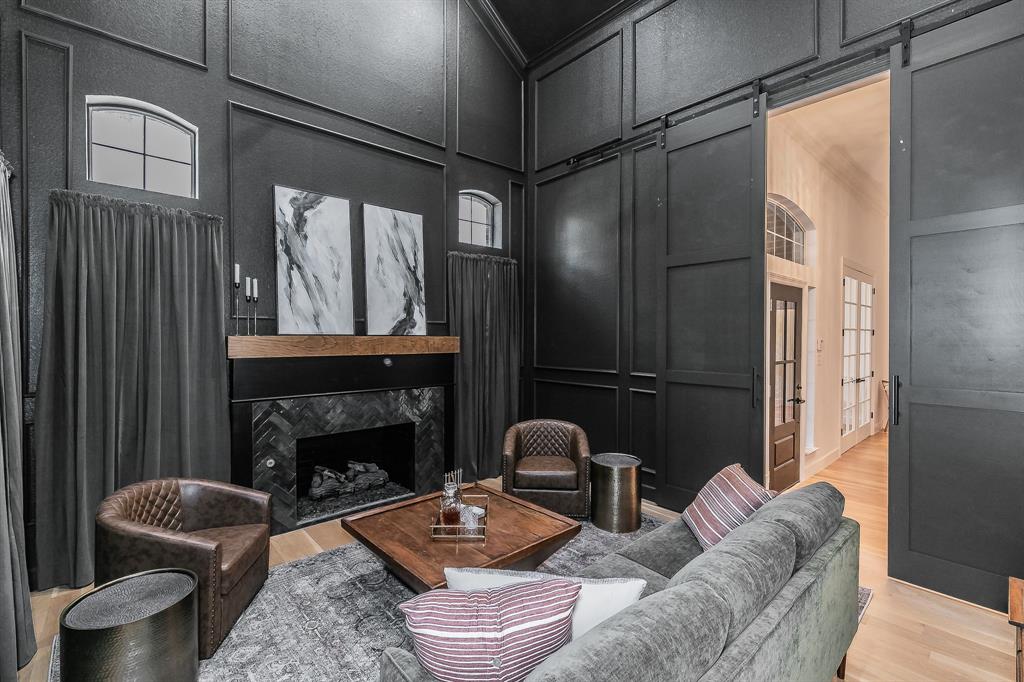 2807 Carriage Trail