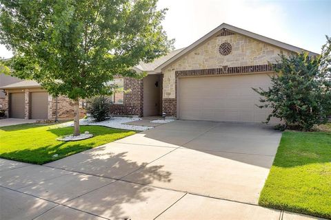 2924 Whitetail Chase Drive Fort Worth TX 76108