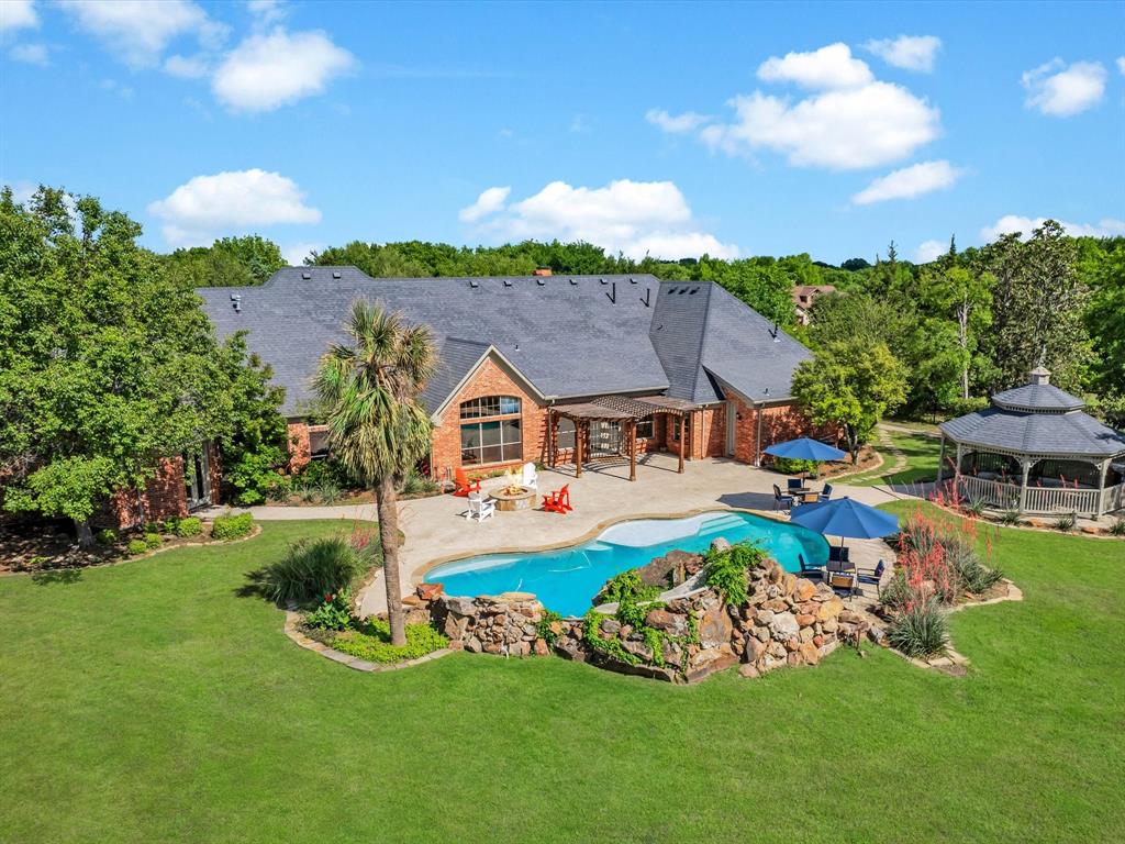 901 Saint James Drive