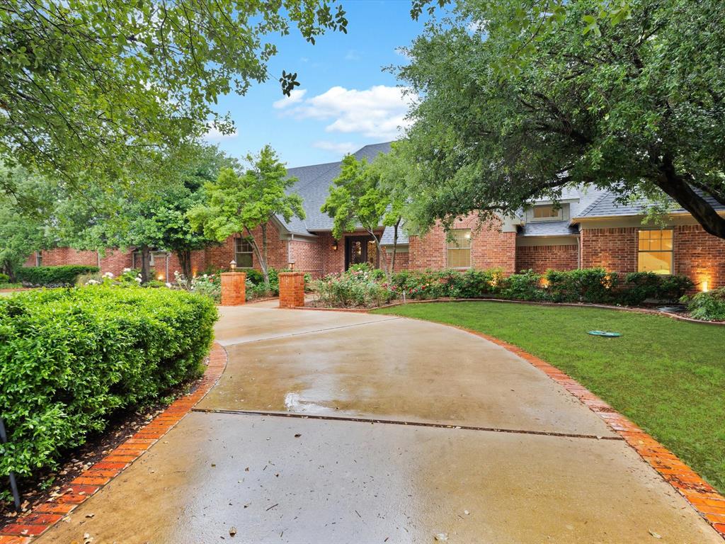 901 Saint James Drive