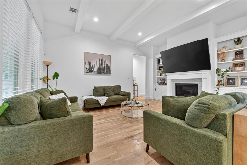 1124 Mountain View Drive