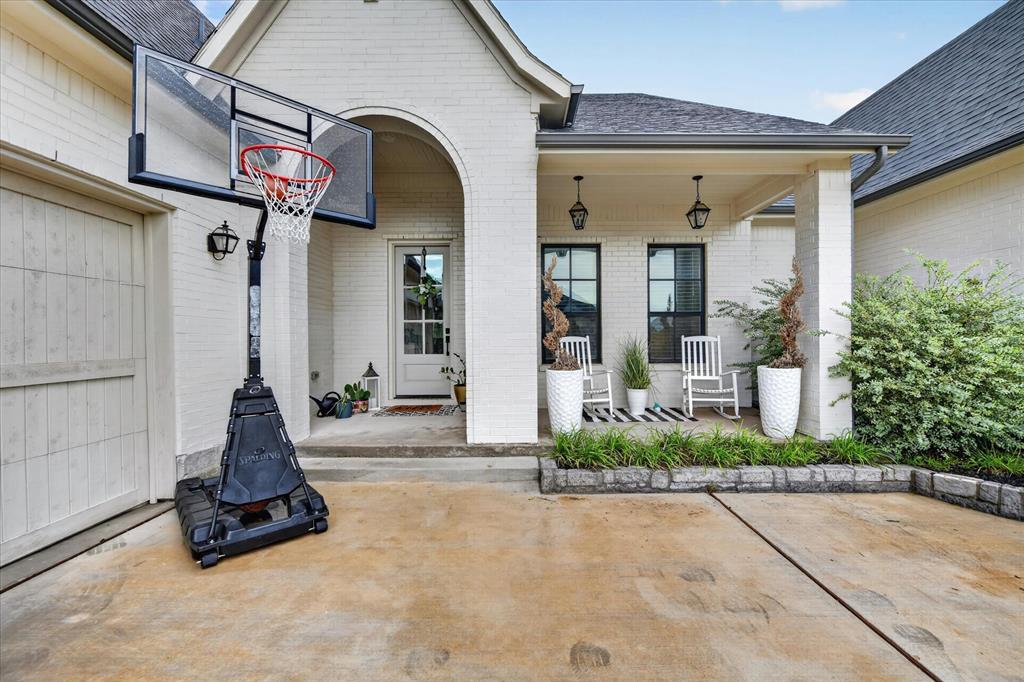 1124 Mountain View Drive