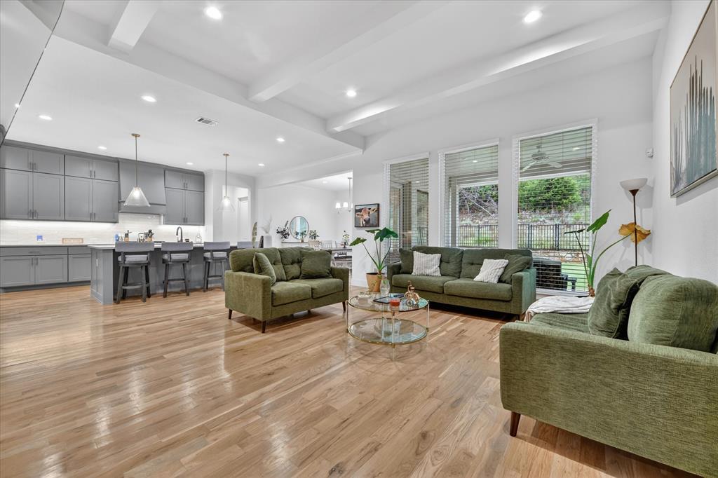 1124 Mountain View Drive