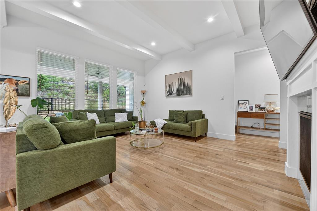 1124 Mountain View Drive