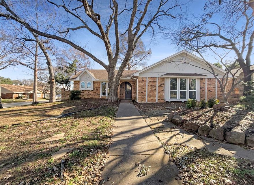 Modern Comfort in Shady Park Add
Welcome to this beautifully refreshed 3-bedroom, 2-bathroom gem nestled in the sought-after Shady Park Add subdivision of Arlington. Combining classic charm with contemporary upgrades, this home offers a seamless blend of style and functionality.
Inviting Living Spaces
As you step inside, you are greeted by a spacious main living area featuring dramatic vaulted ceilings that enhance the open, airy feel of the home. Rich hardwood floors flow through the primary living spaces, adding warmth and elegance to every room.
Chef-Inspired Kitchen
The heart of the home has been completely transformed. This updated kitchen is a showstopper, featuring:
Granite Countertops: Sleek, durable surfaces perfect for meal prep.
Tile Backsplash: A modern design touch that ties the room together.
Stainless Steel Appliances: High-quality finishes for a premium cooking experience.
Private Retreats
The thoughtful layout ensures comfort for the whole family:Secondary Bedrooms: Finished with durable, stylish laminate flooring—perfect for kids, guests, or a home office.
Refreshed Bathrooms: Both bathrooms have been upgraded with brand-new vanities, providing a clean, spa-like atmosphere.
Location HighlightsLocated in the heart of Arlington, you're just minutes away from local parks, shopping, and dining, with easy access to major highways for a quick commute across the DFW Metroplex.
Don't miss out! This move-in-ready home offers the modern updates you’ve been looking for in a well-established neighborhood.