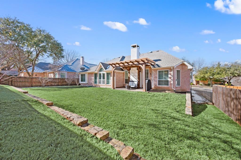 8608 Twisted Oaks Way