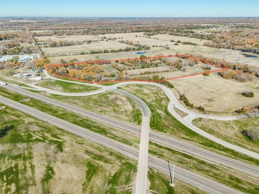 Great commercial tract for a RV park, truck stop, storage units or combining with a restaurant. East on, easy off access for either eastbound or westbound traffic on I-20. Great exposure with approximately 926 feet of road frontage. Traffic count is over 52,000 every 24 hours per TXDot.
College Mound 6-inch water line. Not included in the Kaufman County ETJ.