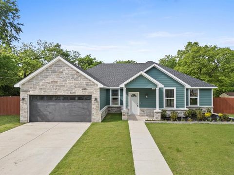 Photo of 2822 Anderson Street, Greenville, TX 75401 (MLS # 21243523)