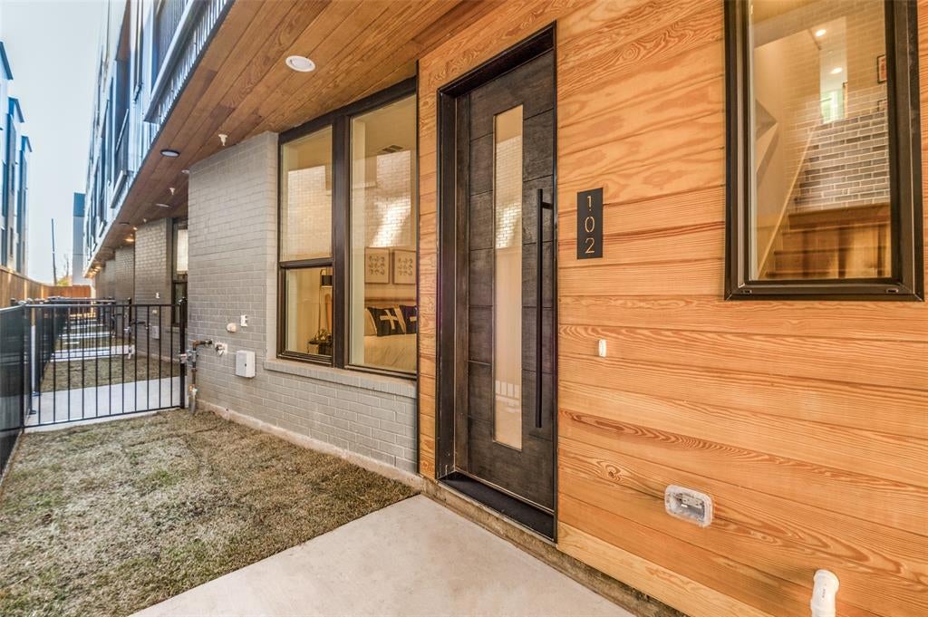 426 W 9th Street 104