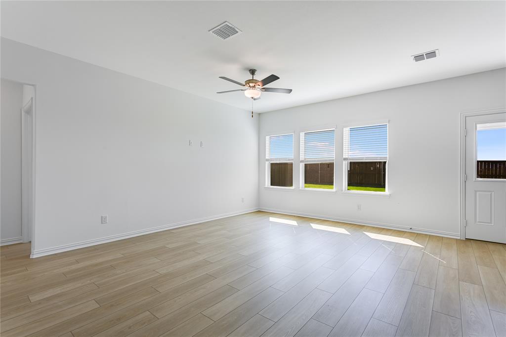 2126 Tule Way