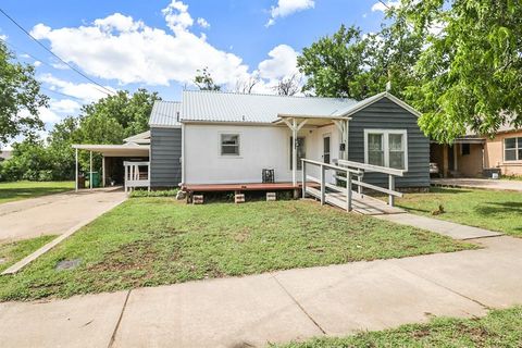 605 W Walnut Street Coleman TX 76834