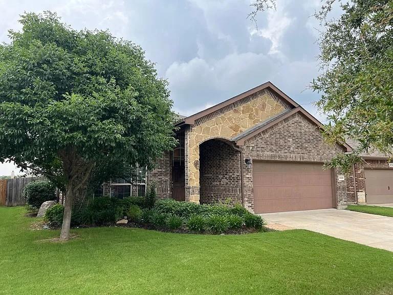 3020 Tamarack Lane