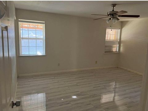 Tiny photo for 802 Matthews Court, Arlington, TX 76012 (MLS # 21341294)