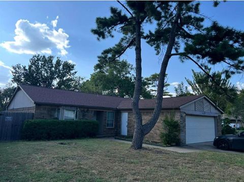 Photo of 802 Matthews Court, Arlington, TX 76012 (MLS # 21341294)