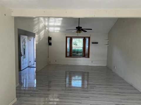 Tiny photo for 802 Matthews Court, Arlington, TX 76012 (MLS # 21341294)