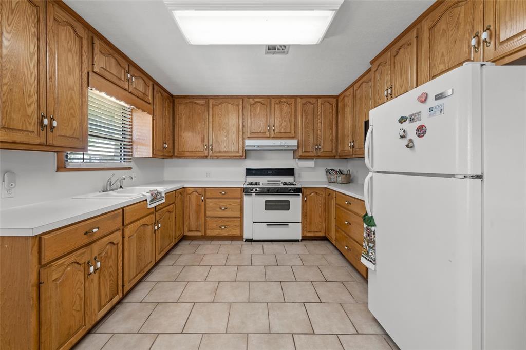 Holmes E W - Residential