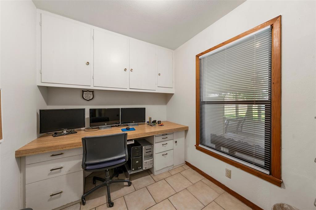 Holmes E W - Residential