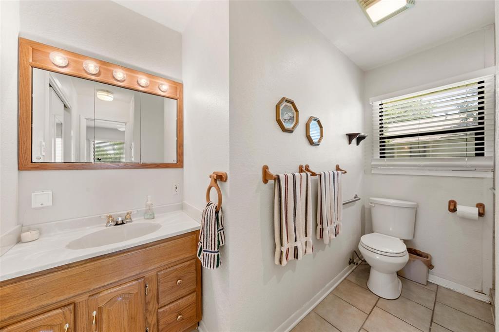 Holmes E W - Residential