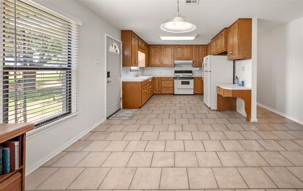 Holmes E W - Residential