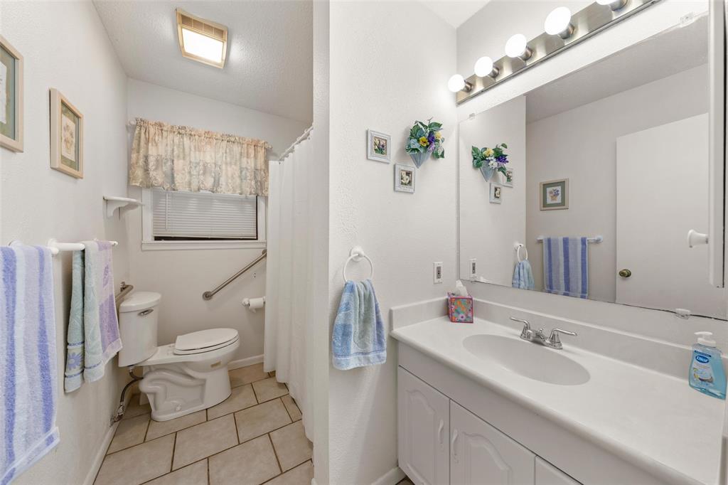 Holmes E W - Residential