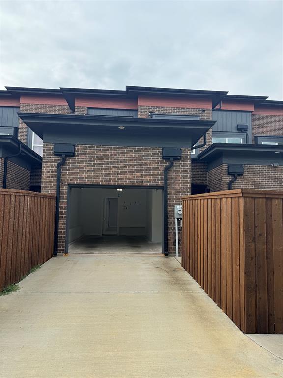 CREEKWOOD TOWNHOMES - Residential