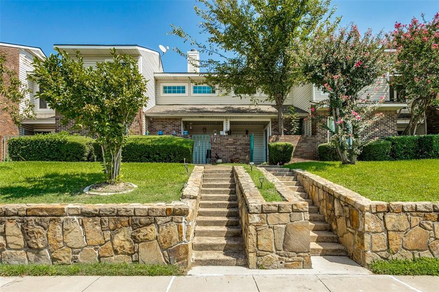 Fantastic updated townhome in a desirable location! This 2-bedroom, 2-bathroom property features:
- A family room with a fireplace
- A separate dining room
- A kitchen with updated cabinets, stainless steel appliances, and a brand-new interior air conditioning unit
- A separate utility room with a washer and dryer included
- Split bedrooms with ceiling fans, walk-in closets, and updated bathrooms
- An attractive fenced courtyard leading to a private 2-car covered carport
- Access to community pool and spa amenities