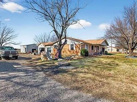 Photo of 801 N Main Street, Dodd City, TX 75438 (MLS # 21243066)