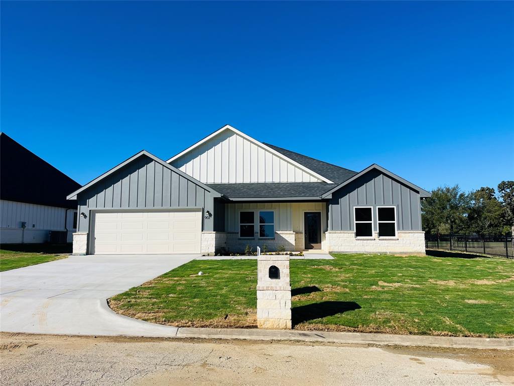 901 Holiday Hills