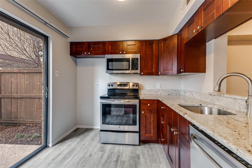 UNIVERSITY CROSSROADS I & II - Residential