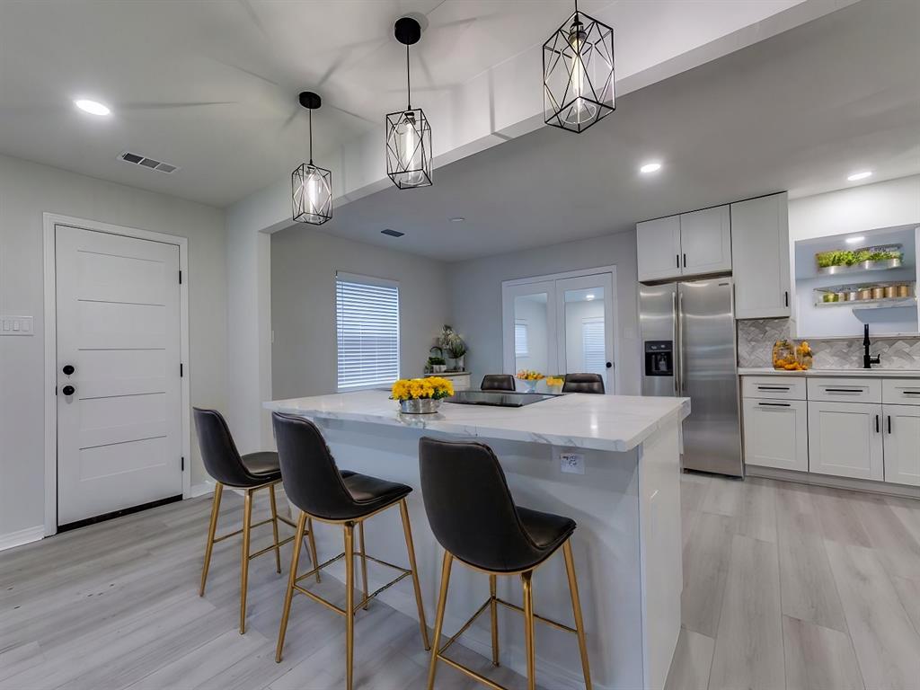 812 Bristol Court