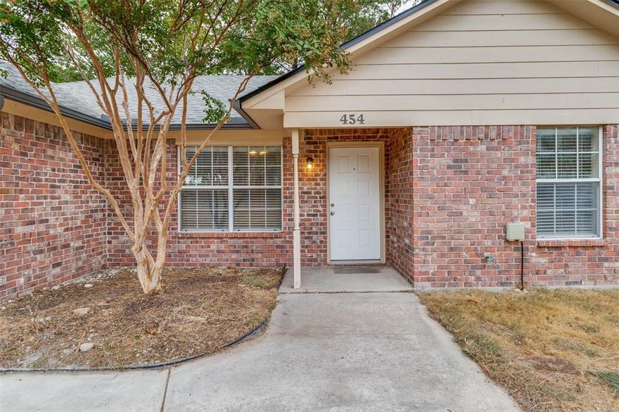 WHAT A GREAT SPACE AND LOCATION TO CALL HOME OR MAKE AN INVESTMENT! Cute brick 3 bedroom with 2 full baths and 2 car garage with very low maintenance.  Great entry into spacious family room with woodlook LVP and connected to dining area.  The kitchen has great cabinet and countertop space. Master is split from other bedrooms with private bath and walk-in closet. All bedrooms have neutral colors throughout. Walk just a few blocks and enjoy the best of Van Alstyne in downtown area from boutique shopping, dining, parks and the social district. Great location for commuting to 121 or 75 too.