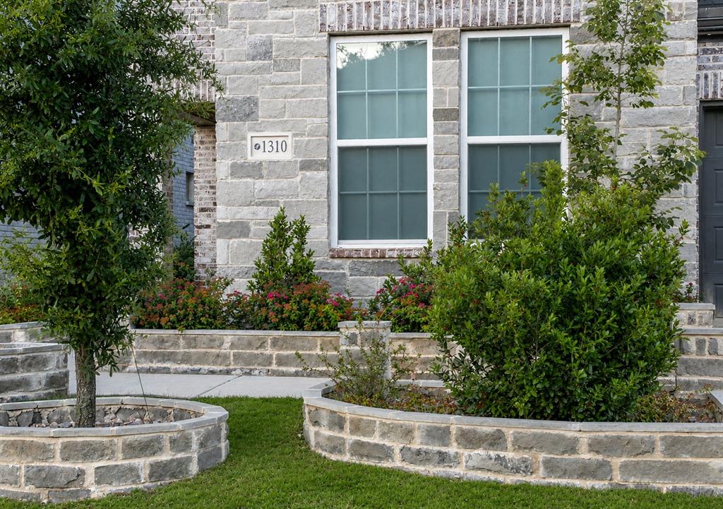 1310 Crescent Lane
