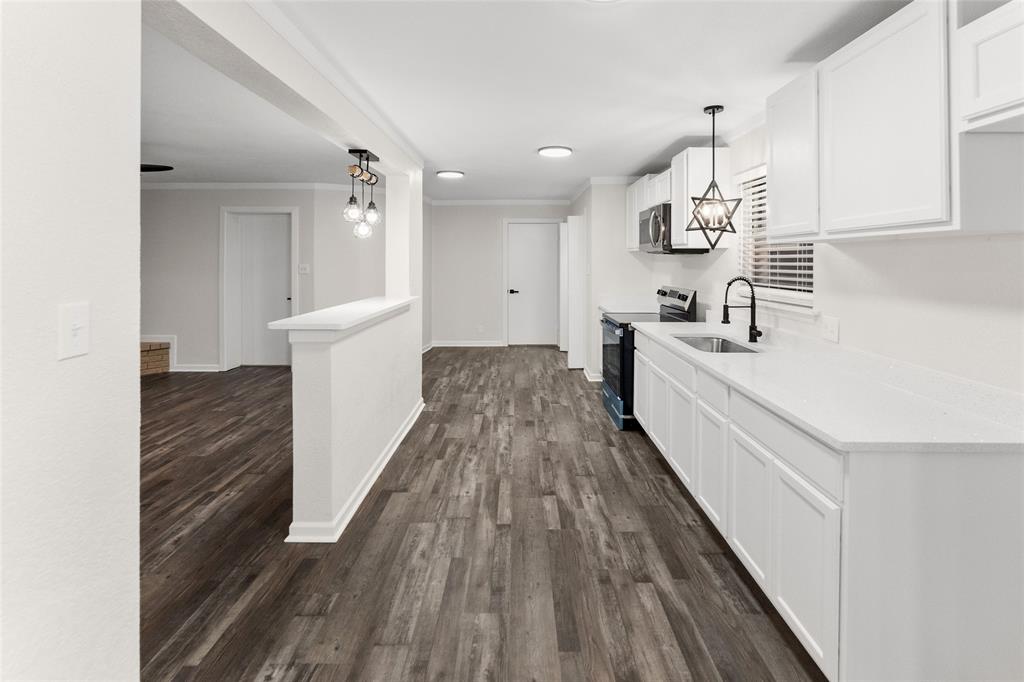 Country Club Manor - Residential