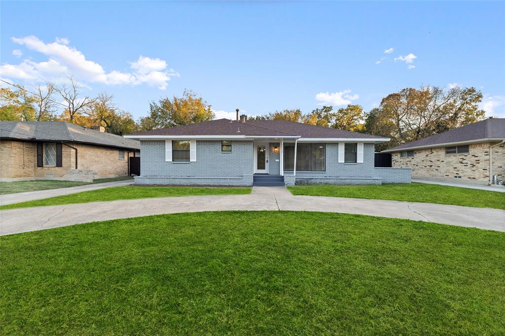 Country Club Manor - Residential