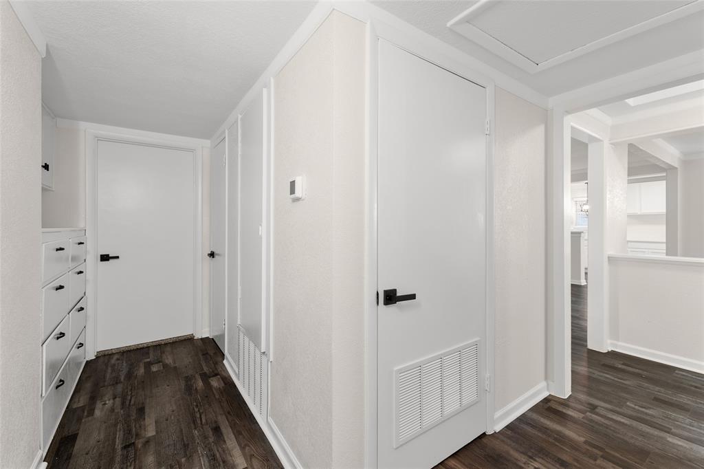 Country Club Manor - Residential