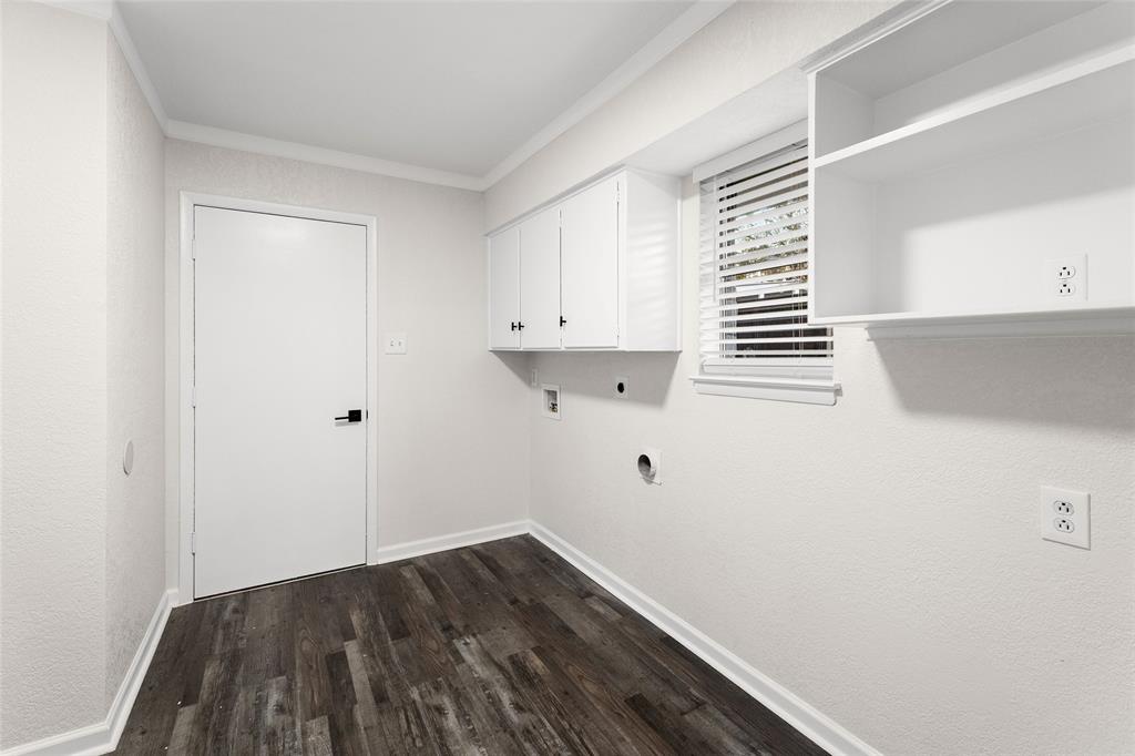 Country Club Manor - Residential