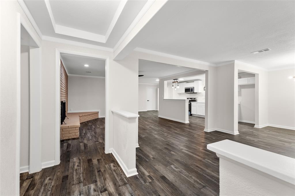 Country Club Manor - Residential