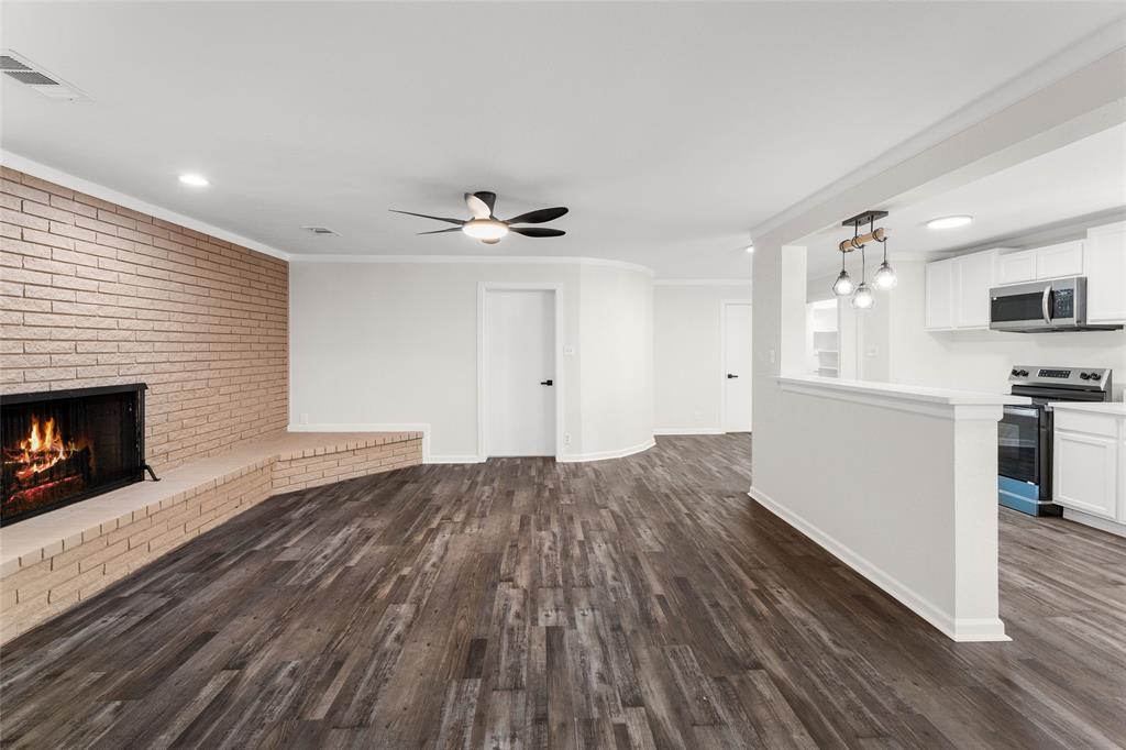 Country Club Manor - Residential