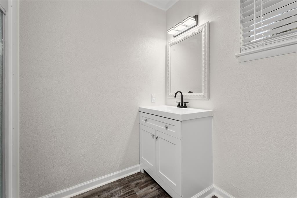 Country Club Manor - Residential