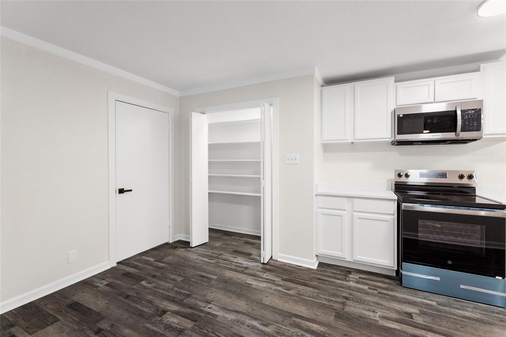 Country Club Manor - Residential