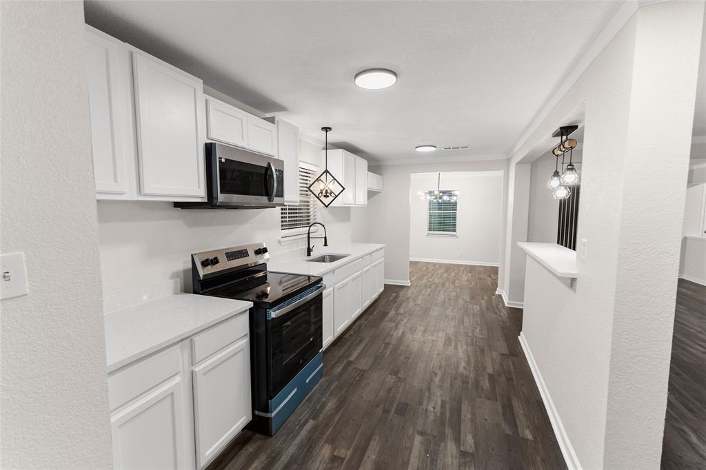 Country Club Manor - Residential